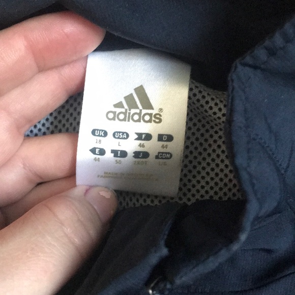 Adidas windbreaker size large - Picture 2 of 3